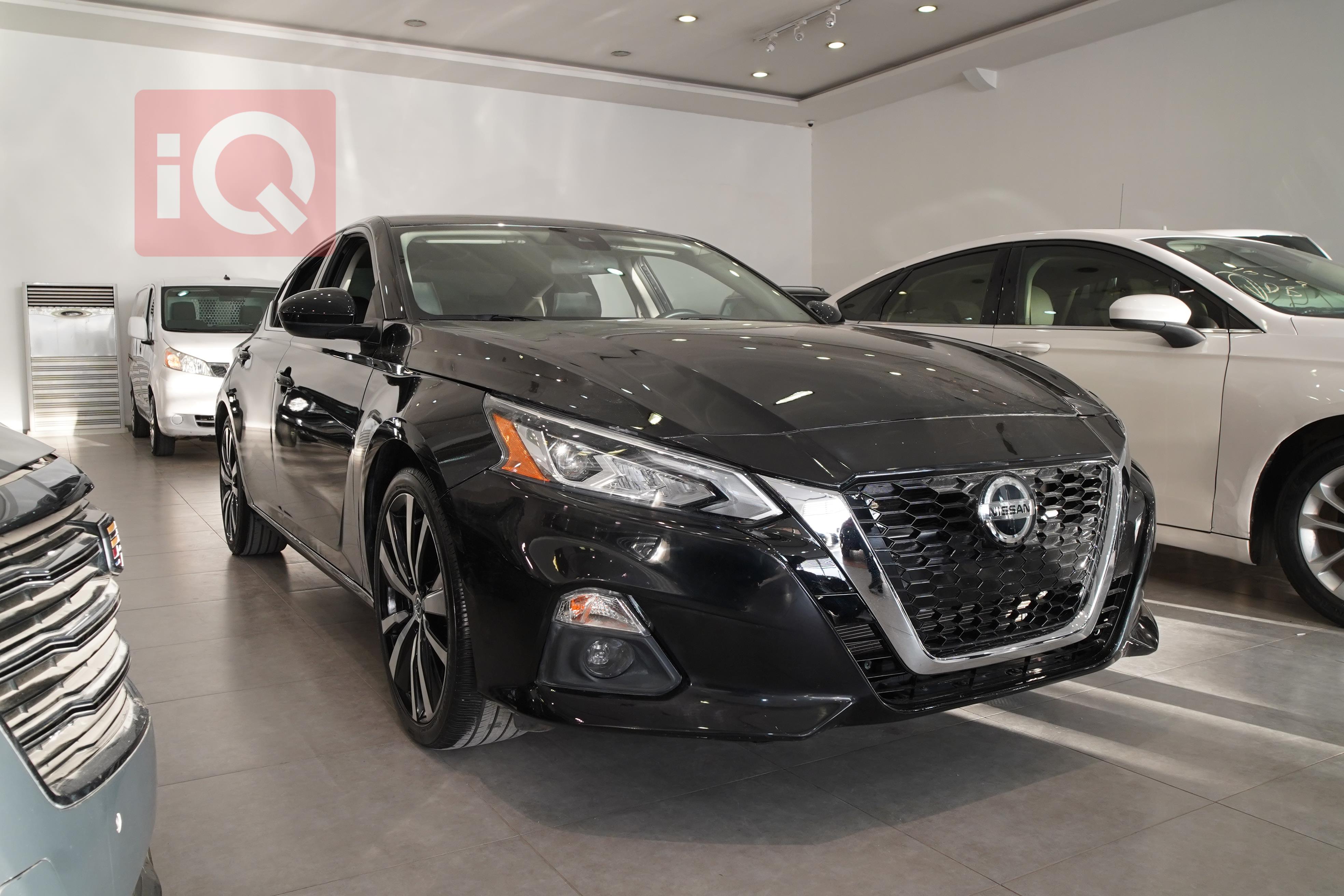 نيسان ألتيما